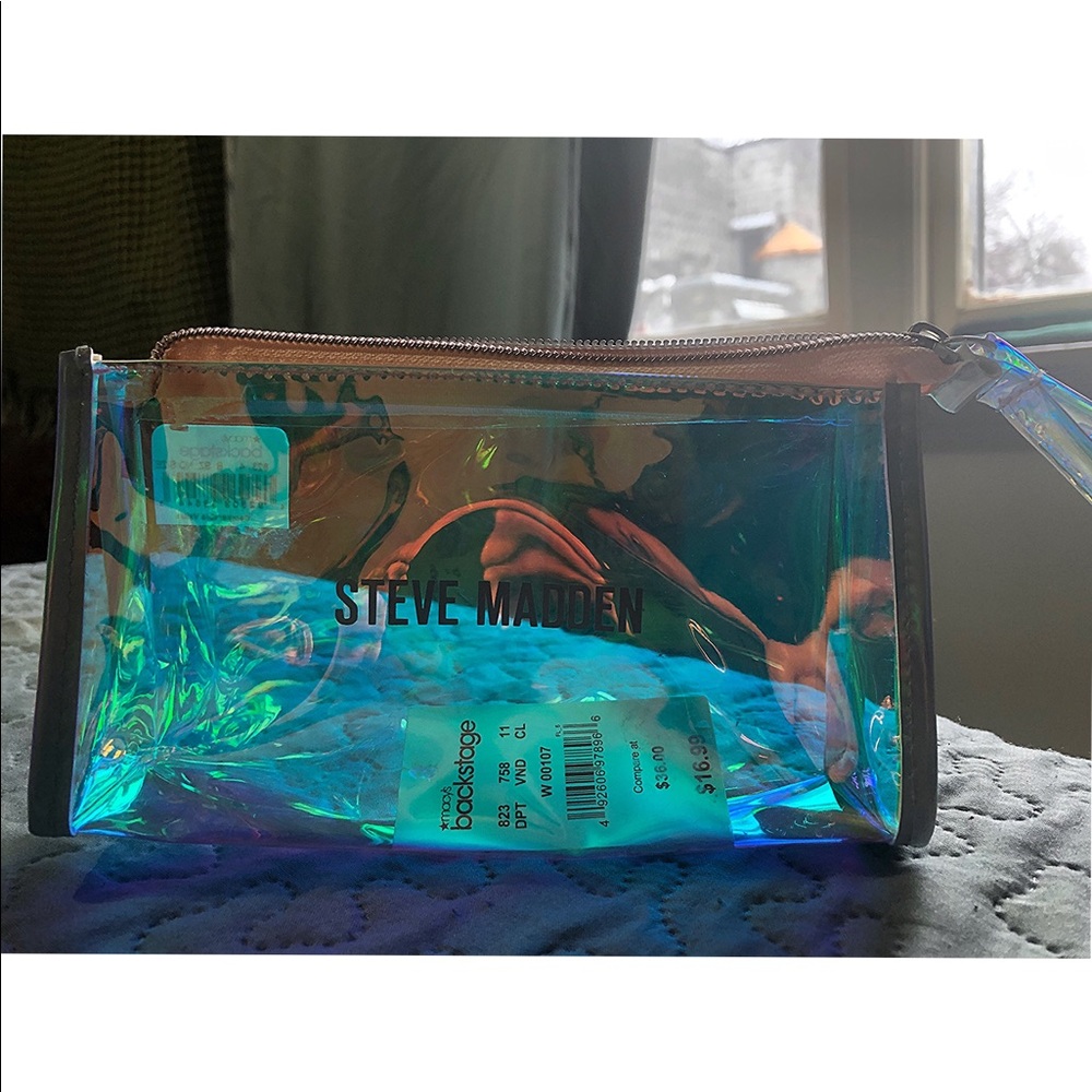 ❌❌❌ SOLD ❌❌❌Steve Madden small holographic